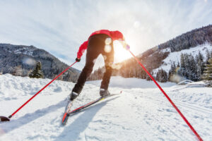 Chaussez vos skis de fond sans douleur aux tendons