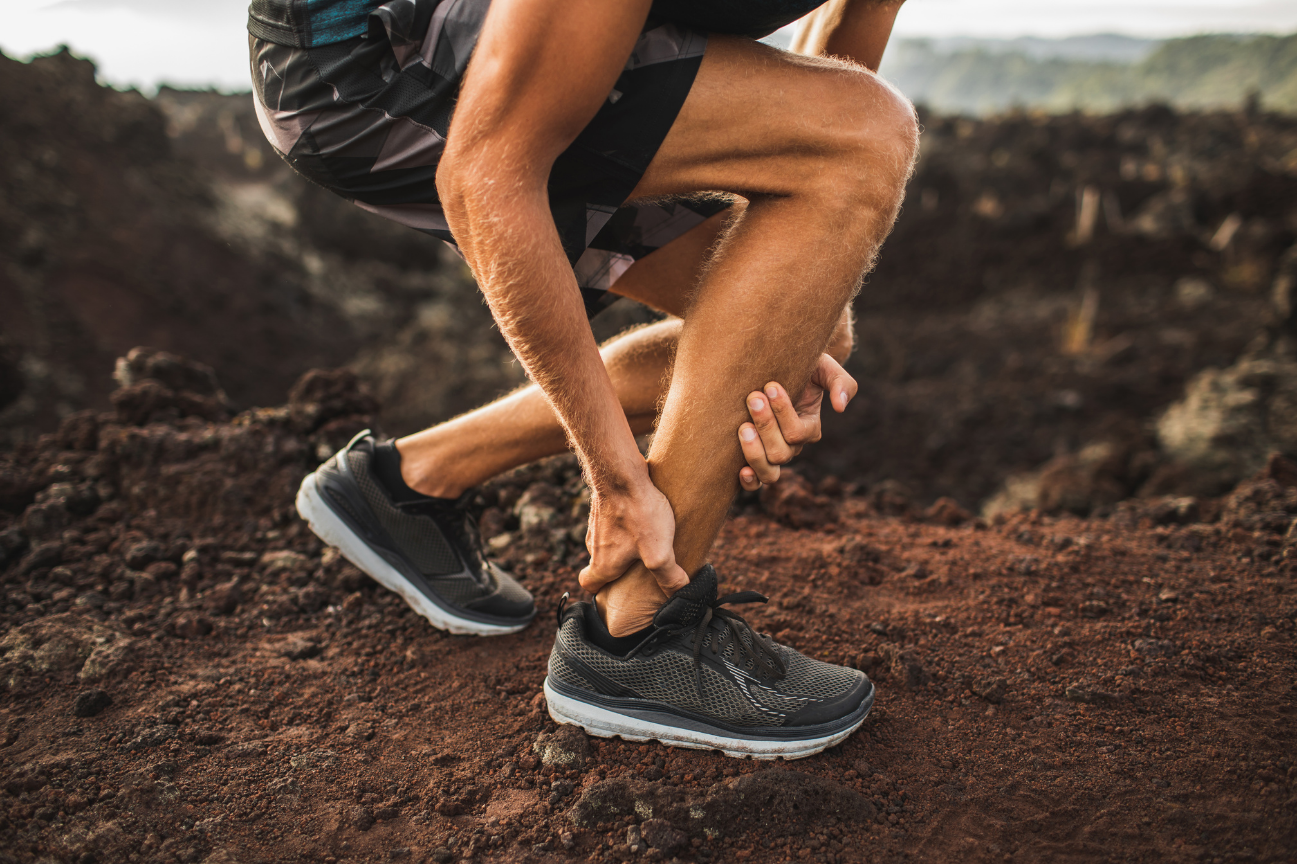 Homme avec blessure pendant jogging