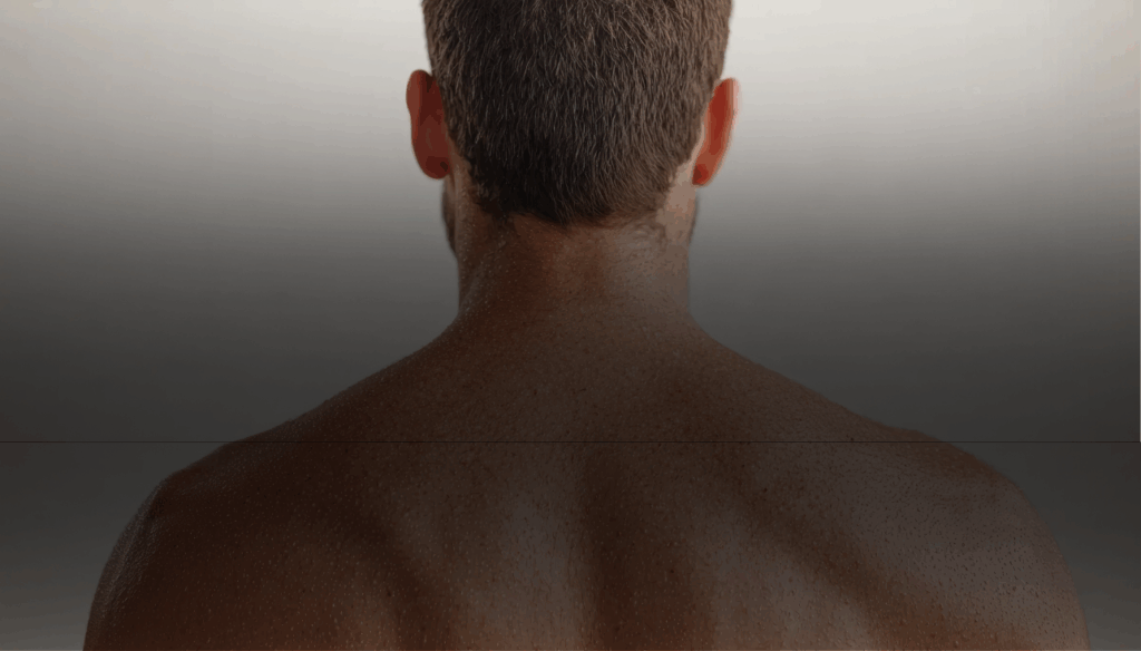 Homme de dos avec démangaisons Notalgie paresthésique